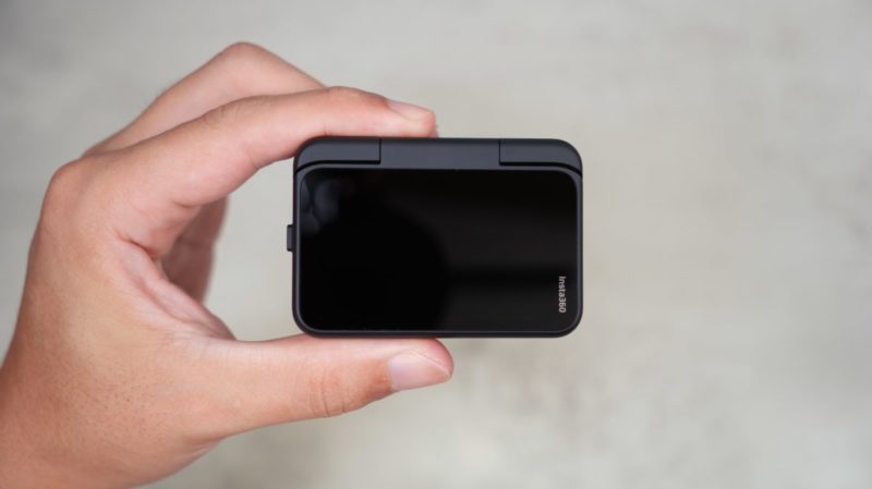 Insta360 GO Ultraのアクションポッドの背面スクリーン