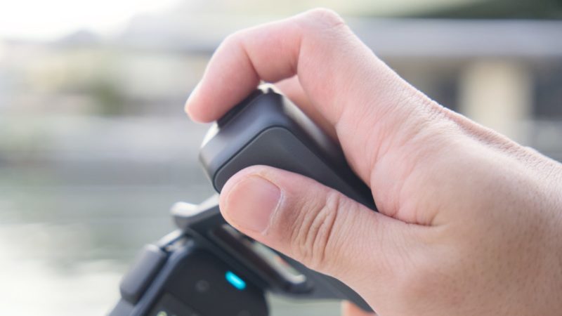 X5と撮影グリップのシャッターボタンとグリップ