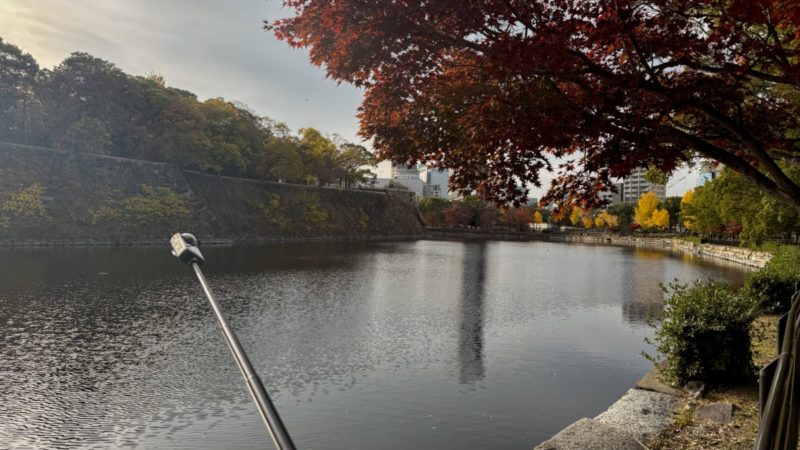 X4 Airと自撮り棒を延長したイメージ